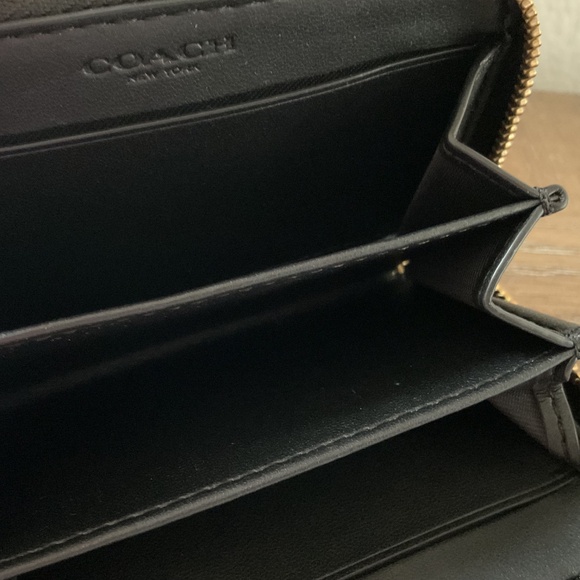 Essential Small Zip Around Card Case With Pillow Quilting - Smooth Leather/Brass - Picture 5 of 6